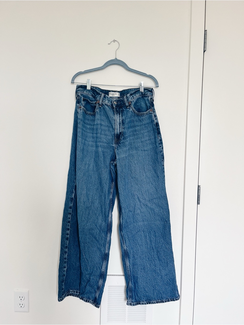 A&F Wide Leg High Waisted Jeans Size 10